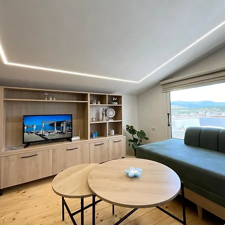 The Little House Εξαμίλιο