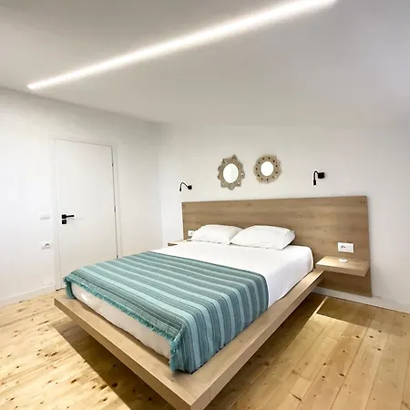 The Little House Εξαμίλιο