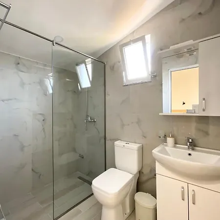 The Little House Apartment
